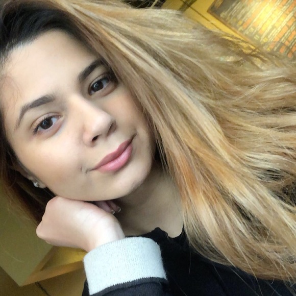 Meet your Posher, Areej - Picture 1 of 1